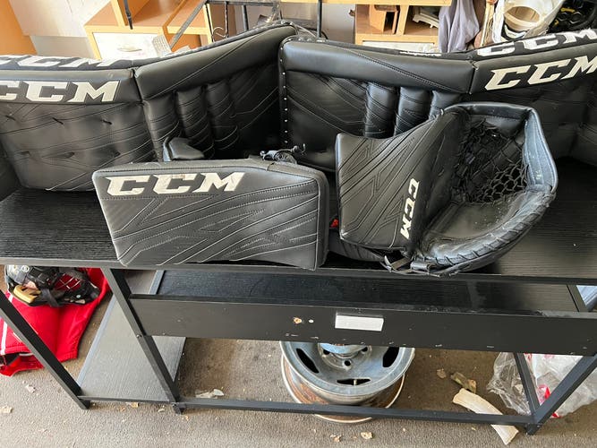 34" CCM  Extreme flex 4.9 Goalie Leg Pads