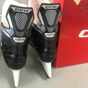 NEW CCM Tacks AS 550 size 10 hockey skates
