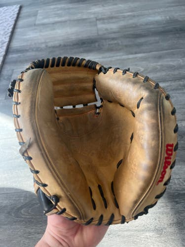 Right Hand Throw 33.5" A2000 Baseball Glove