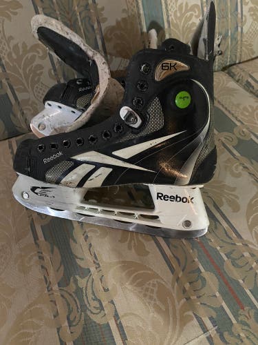 Senior Reebok Wide Width  Size 7.5 6K Pump Hockey Skates
