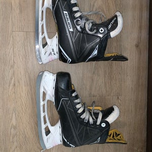 Intermediate Bauer Regular Width Size 5 SUPREME ONE ACCEL Hockey Skates