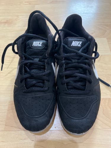 Black Men's Size 6.0 (Women's 7.0) Nike Shoes