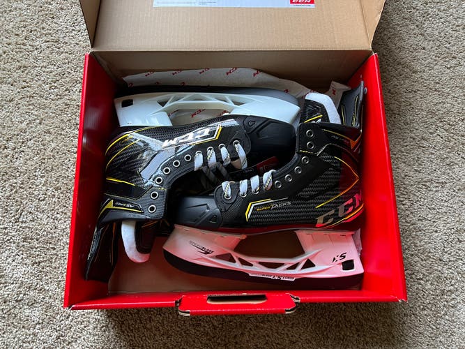 New CCM Regular Width  Size 9.5 AS3 Pro Hockey Skates