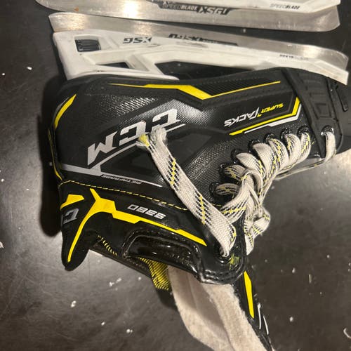 Senior CCM Regular Width  Size 7.5 Super Tacks 9380 Hockey Goalie Skates