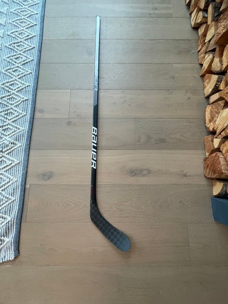 Senior Left Hand P28 Vapor Pro Stock Hockey Stick