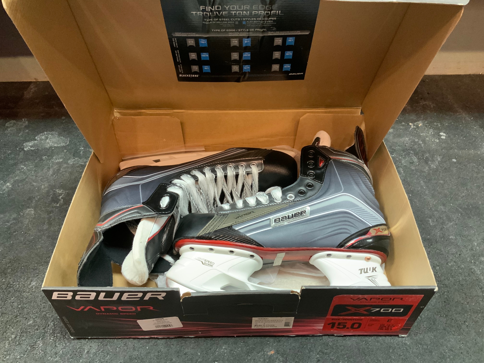 Senior New Bauer Vapor X700 Hockey Skates Wide Width Size 15