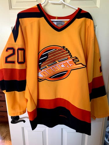 NHL Vancouver Canucks Vintage #20 Ronnie Stern 'flying skate' Jersey