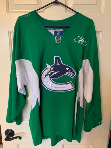 NHL Vancouver Canucks early 2000s Practice Jersey