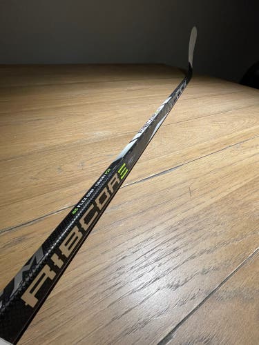 CCM RIBCOR PRO PMT GRIP COMPOSITE HOCKEY STICK | INTERMEDIATE — LH • 65 FLEX • CROSBY P29