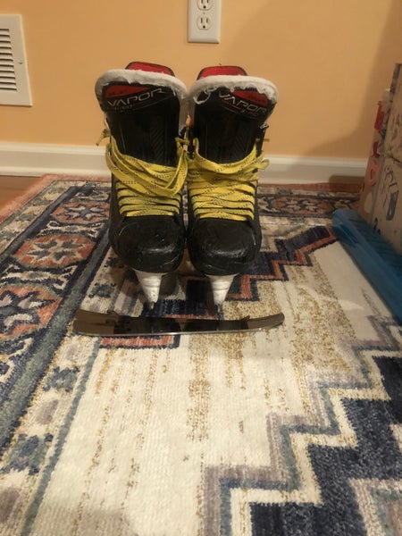 Used Bauer Regular Width Size 4 Vapor 3X Pro Hockey Skates With One Pair Of Extra Steel LS Pulse Ti