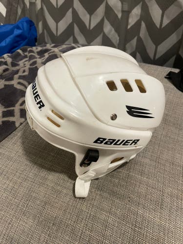 Used Large Bauer  HH1000 Helmet