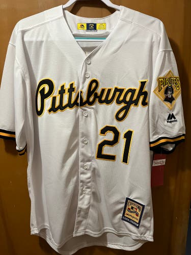 Roberto Clemente #21 Pittsburgh Pirates Stitched Size Large NEW With Tag.