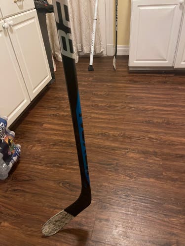Intermediate Right Handed P28 Nexus Sync Hockey Stick