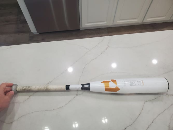 Used USSSA Certified 2022 DeMarini Composite CF Zen Bat (-10) 18 oz 28"