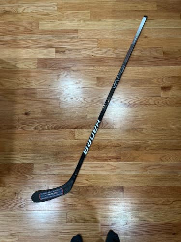 Right Handed P28 87 Flex Vapor Hyperlite Hockey Stick