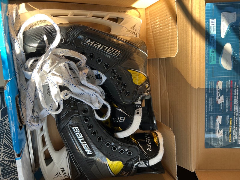 New Bauer Wide Width Size 6.5 Supreme 3S Pro Hockey Skates