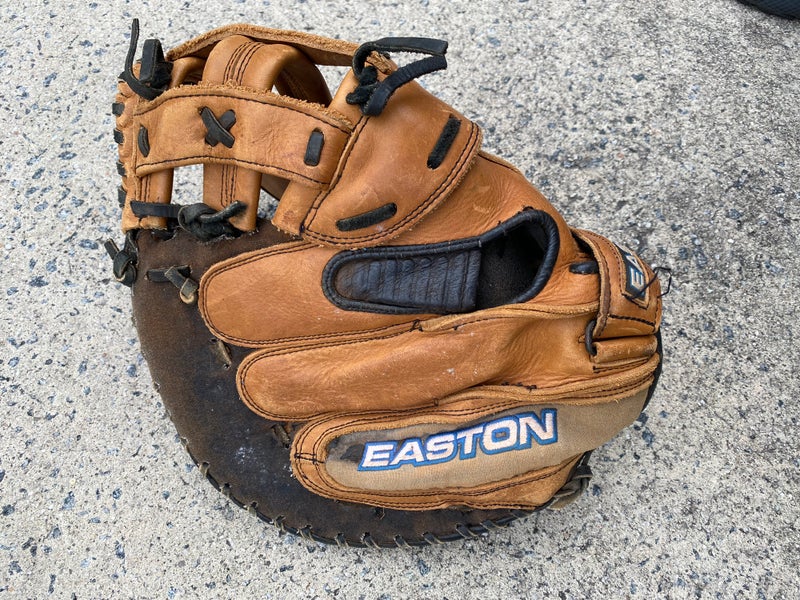 Easton SFP20 Fast Pitch Catchers Glove