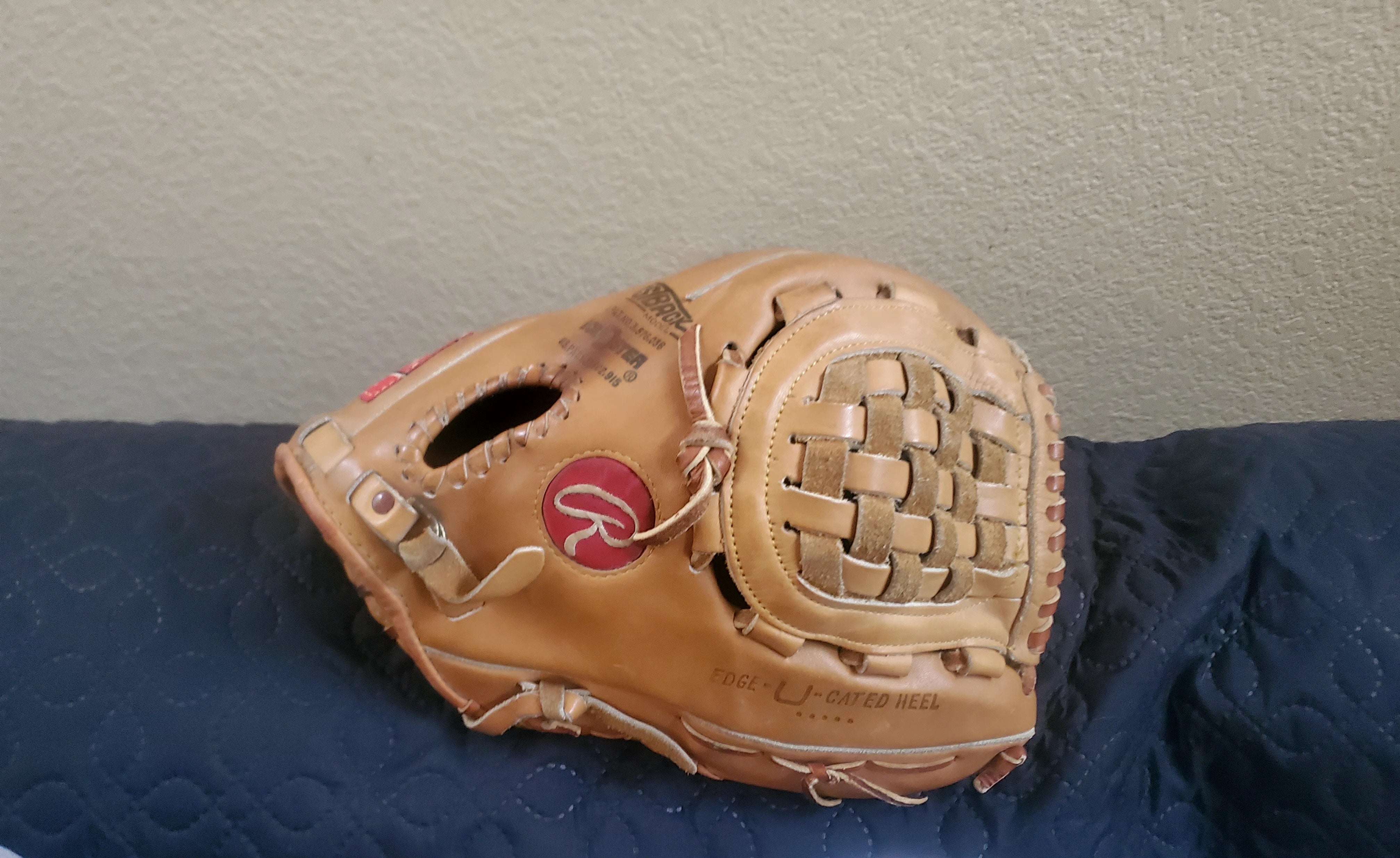 VTG RAWLINGS XFG 12 RHT GLOVE | SidelineSwap | Buy and Sell on
