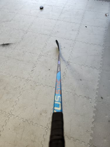 Used Senior Bauer Right Handed Nexus Sync Hockey Stick P28