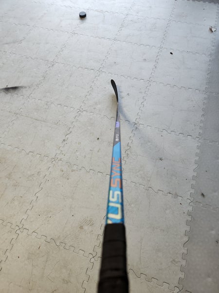Used Senior Bauer Right Handed Nexus Sync Hockey Stick P28