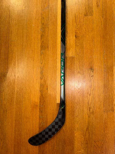 Intermediate Left Hand P28  Vapor FlyLite Hockey Stick