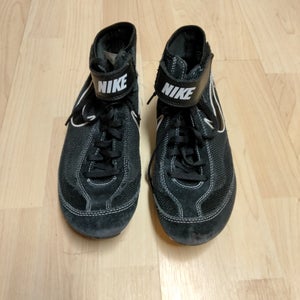 Used Nike Kids wrestling shoes size 5