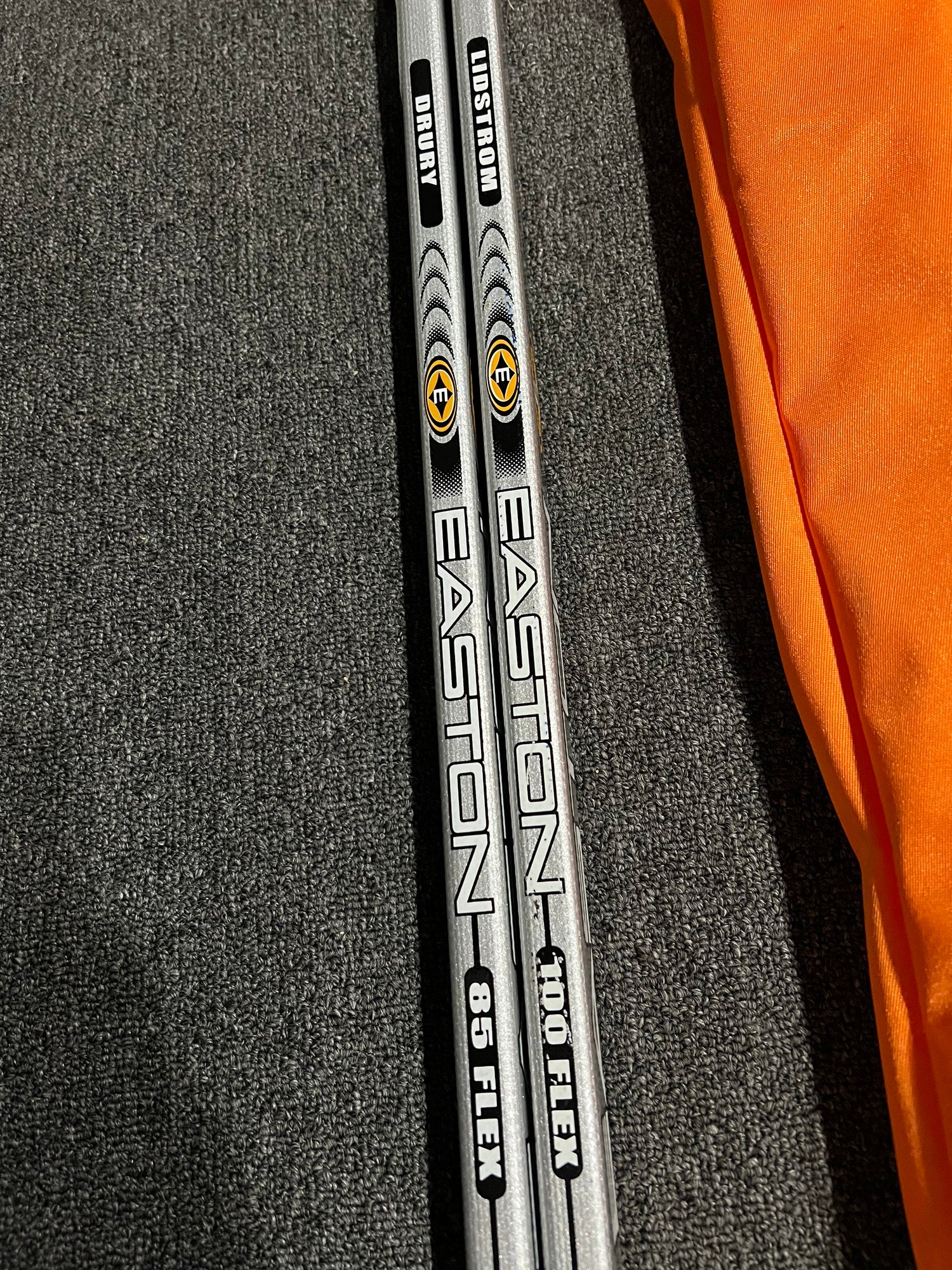 Used Easton SYNERGY 200 95 Flex Pattern 5 Senior One Piece Sticks