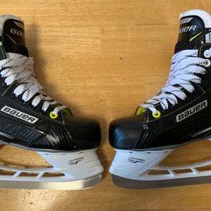 Bauer Supreme S35 Hockey Skates Junior Excellent condition Used Regular Width Size 3