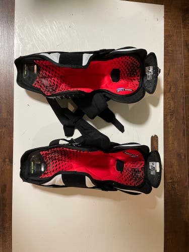 Bauer Vapor Hyperlite Shin Pads