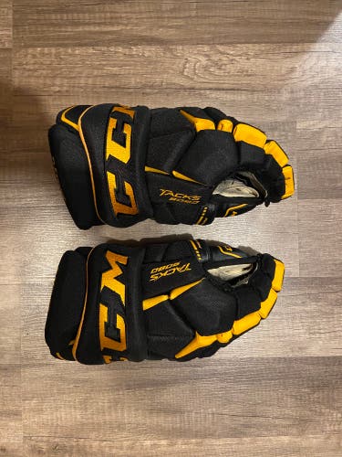 CCM 13" Tacks 9080 Gloves