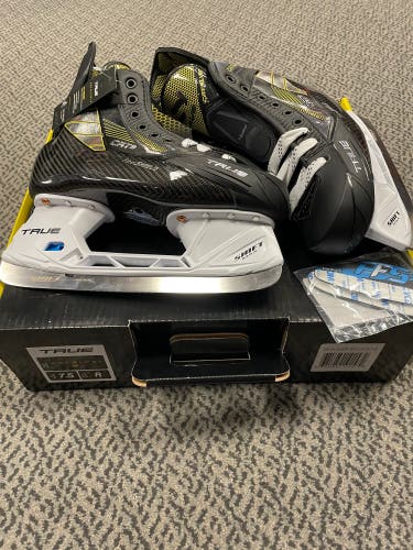 True Catalyst 9 size 7.5 Regular width skate