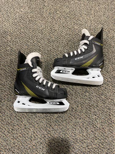 Junior Used CCM CCM 1052 Hockey Skates D&R (Regular) 13.0
