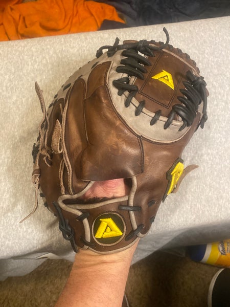 Akadema Catchers Mitt 33” Custom APM Brown