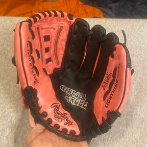 Rawlings Girls Rule 9 1/2” Softball Glove