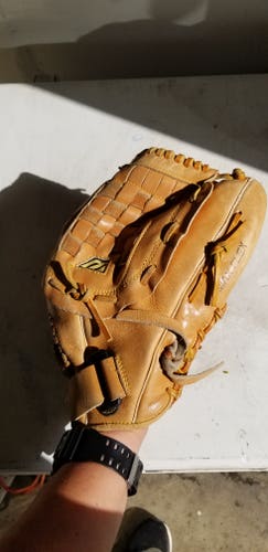 13" Mizuno Used Right Hand Throw Outfield Baseball Glove