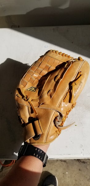13" Mizuno Used Right Hand Throw Outfield Baseball Glove