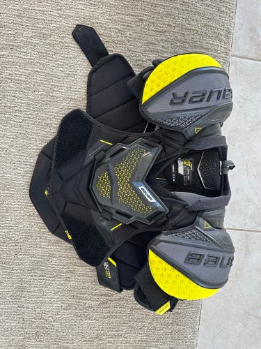 Bauer supreme ultrasonic shoulder pads Int LG