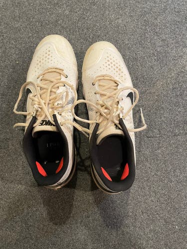White Used Metal Low Top