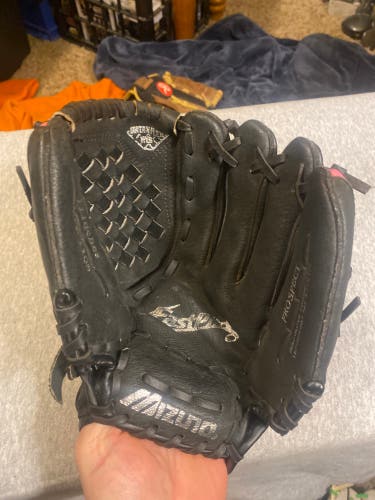 Mizuno Prospect 11” Black Fastpitch Softball Glove
