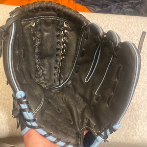 Wilson Flash 11 1/2 Black Fastpitch Softball Glove