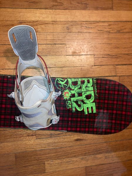 Ride DH2 HellsYeah 155cm Snowboard with Flow NXT FR Bindings 2010