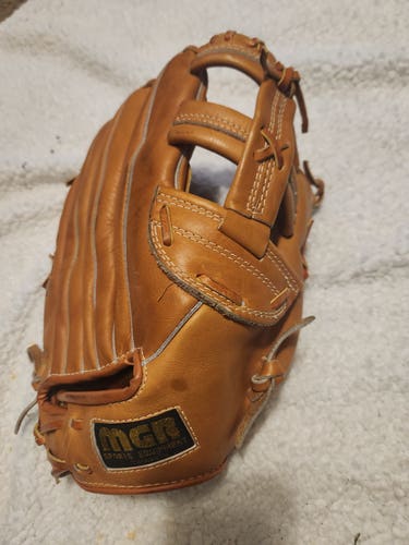 MGR Sports Equipment 60-0585 Manager's Choice Slowpitch Softball Glove 12.5" Right Hand Throw.