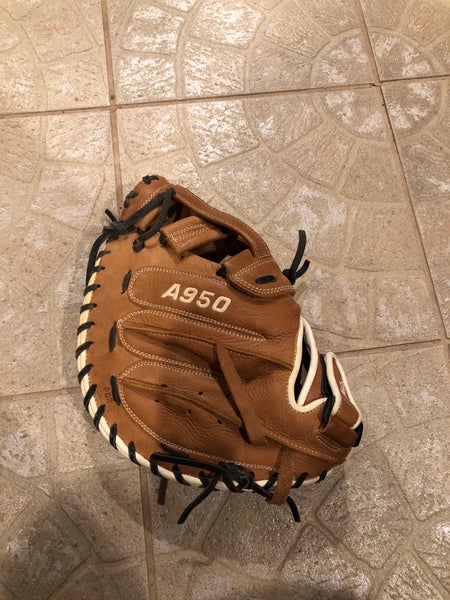 Used Wilson A950 Right-Hand Throw Outfield Baseball Glove (11.75