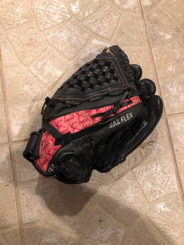 Used Mizuno Finch Right Hand Throw Pitcher Softball Glove 11.5"