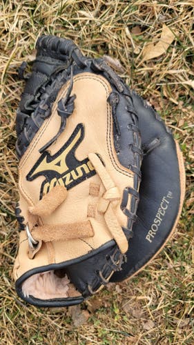 Used Mizuno Right Hand Throw Catcher's GXC Baseball Glove 32.5"