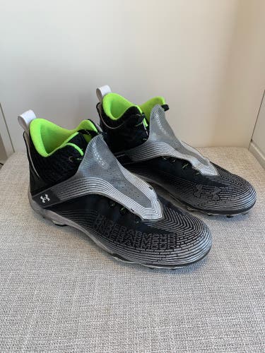 Men's UA Highlight Hammer D used Football Cleats