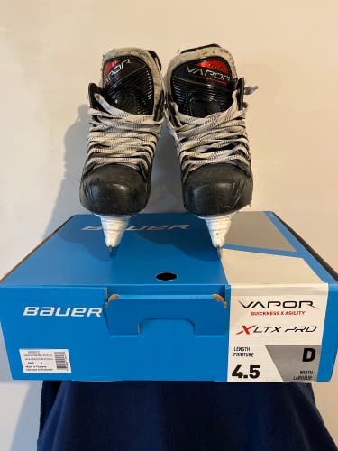 Used Bauer Regular Width Size 4.5 Vapor Hockey Skates