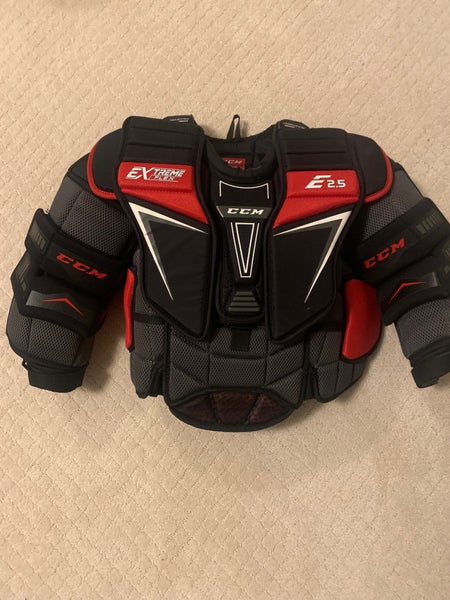 Used Small/Medium CCM Extreme Flex E2.5 Goalie Chest Protector (Youth sized)