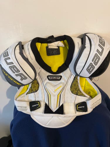 Junior Small Bauer Supreme Ignite Pro Shoulder Pads