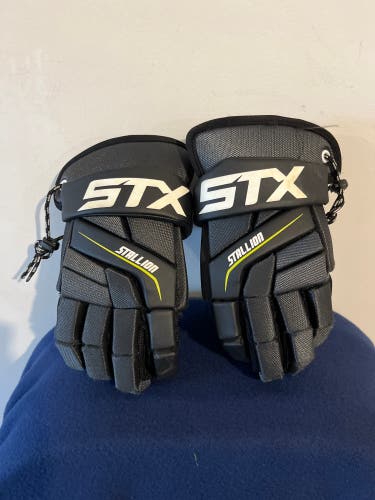 Used Player's STX Medium Stallion 200 Lacrosse Gloves